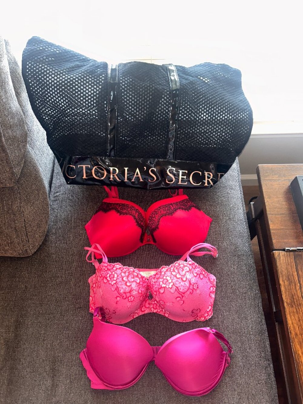 Lot of 3 Victoria's Secret Bras 36D & Black Mesh Tote Bag Bundle